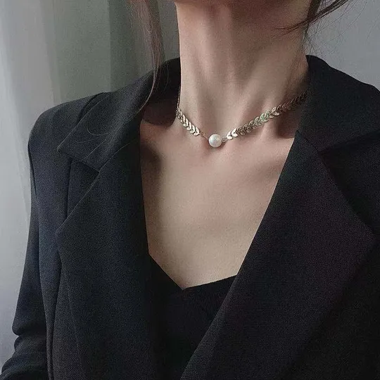 Collier feuille perlé 974,île de la Réunion