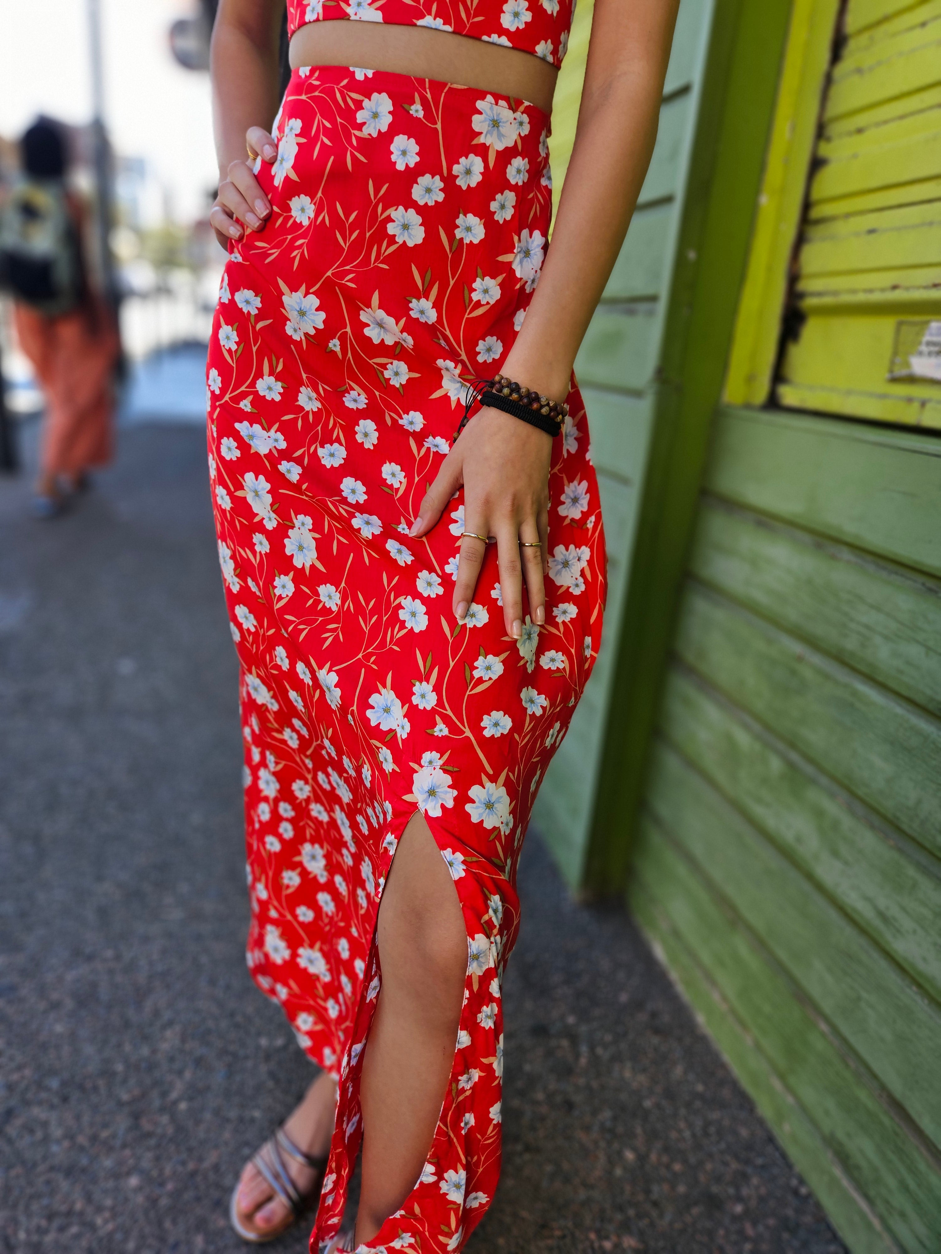 Jupe longue rouge fendue 974,île de la Réunion