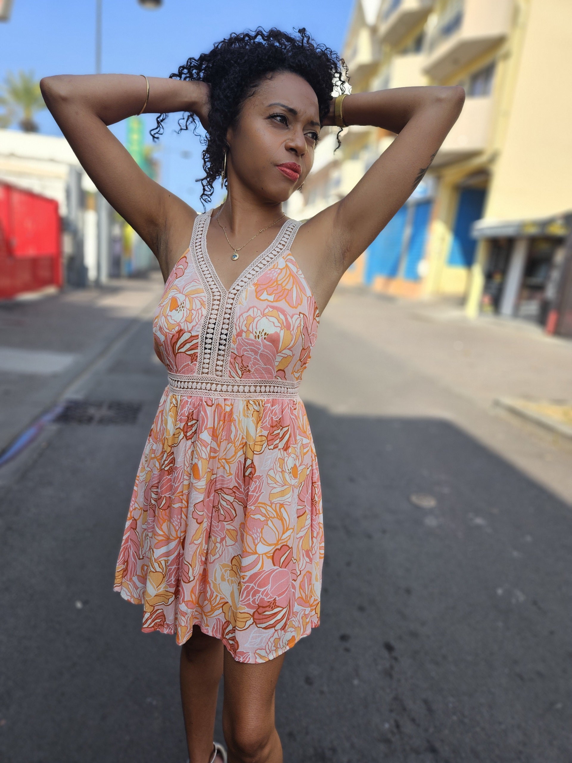 Robe courte dentelle 974,île de la Réunion